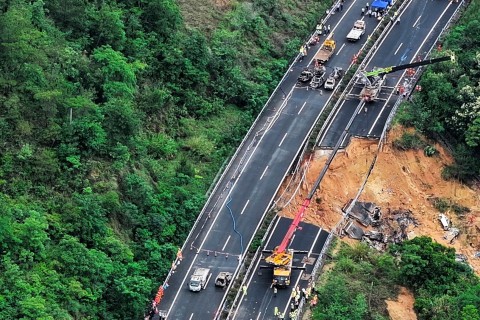 Viele Tote nach Autobahn-Einsturz in China