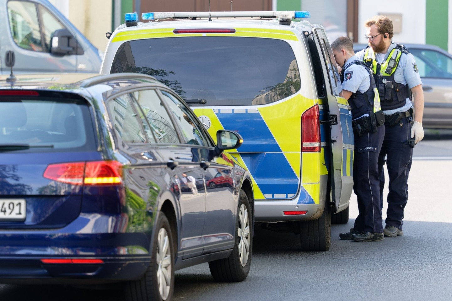 Die Polizei hat einen Mann im Zusamenhang mit dem Verschwinden eines Mädchens festgenommen.