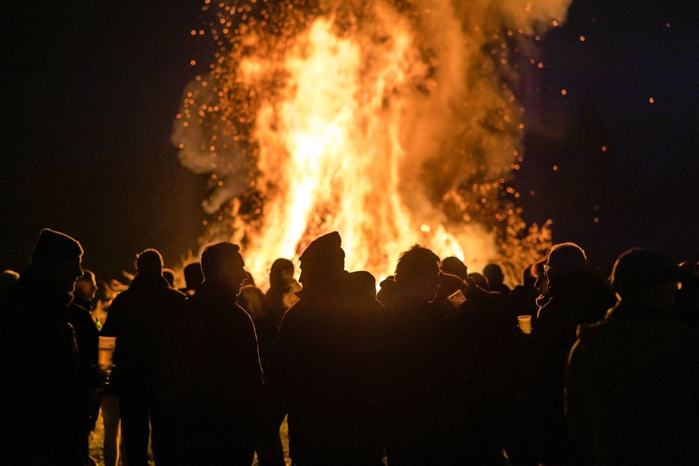 Osterfeuer im Cottbuser Ortsteiles Branitz. Immer wieder ein Thema dabei: die Feinstaubbelastung.