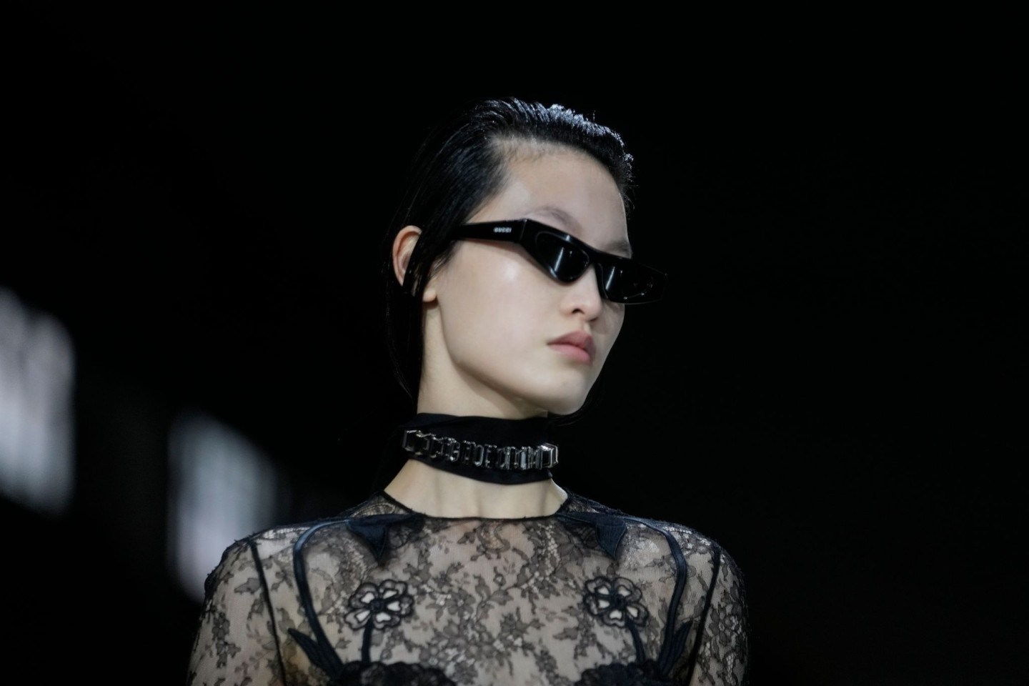 Guccis Vision der Looks im kommenden Herbst und Winter: sexy und glamourös.