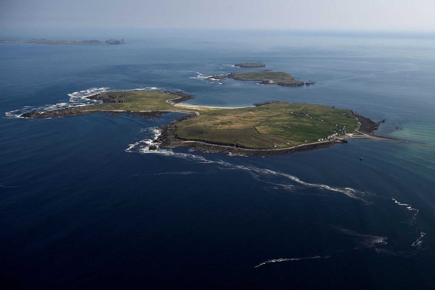 Die Insel Inishbofin im westirischen County Donegal.