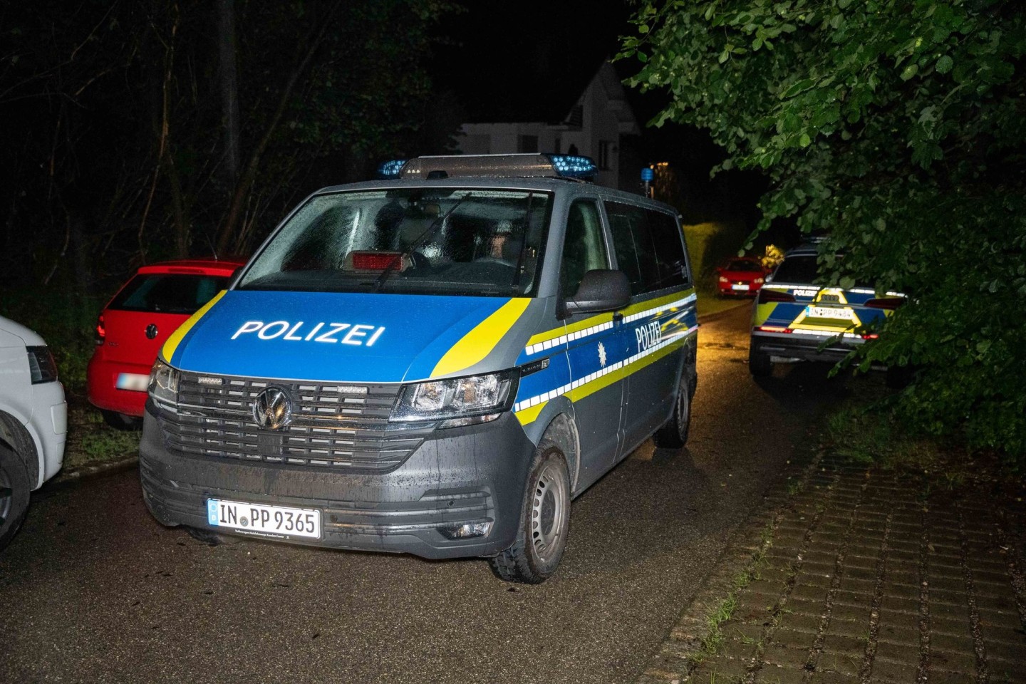 Die Polizei sucht nach dem mutmaßlichen Tötungsdelikt mittlerweile bundesweit nach dem flüchtigen Tatverdächtigen. 