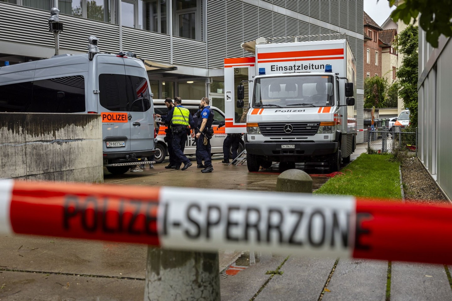 Über die Verletzung der Kinder machte die Polizei zunächst keine Angaben.