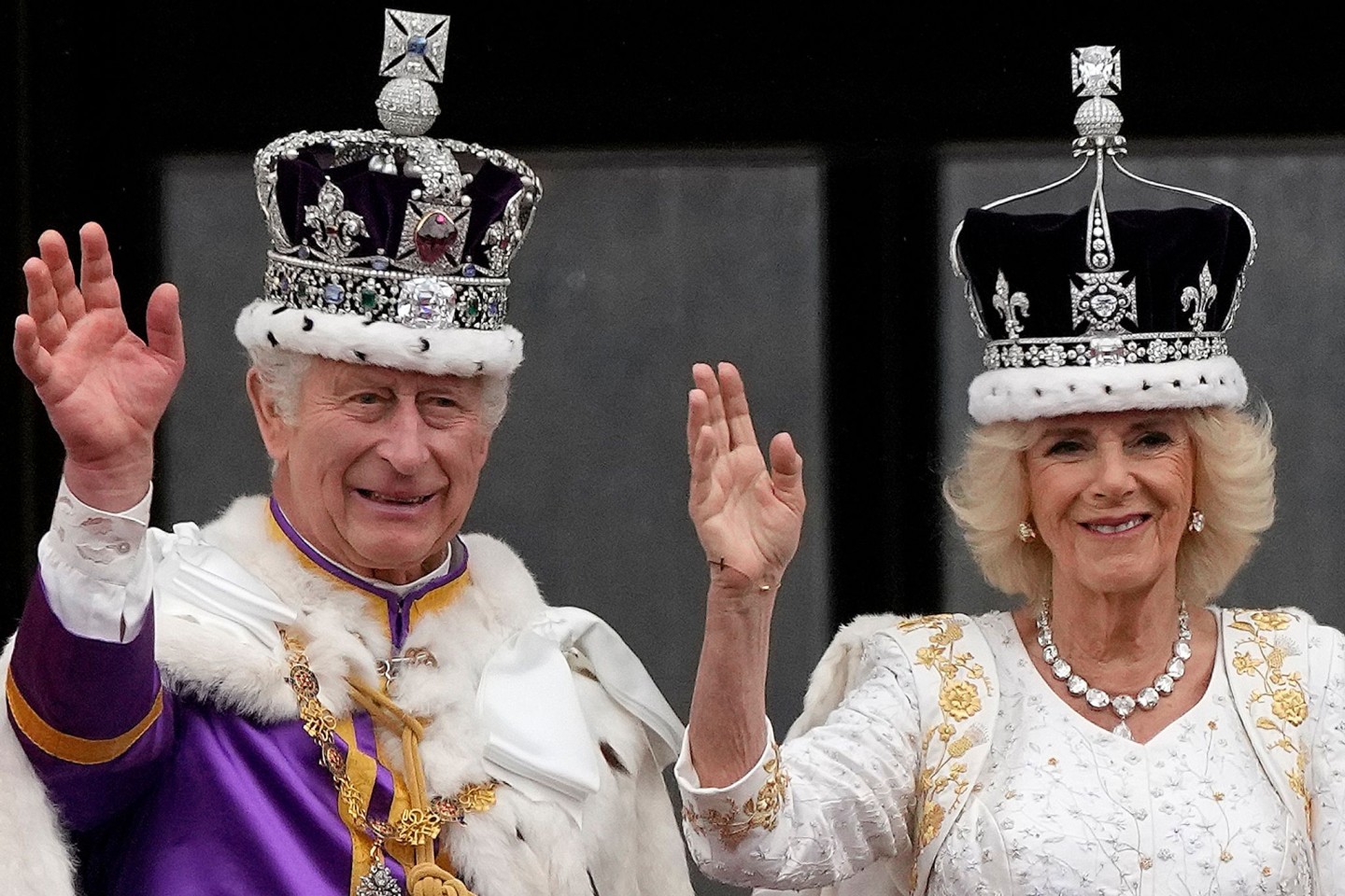 Großbritanniens König Charles III. und Königin Camilla nach der Krönungszeremonie.