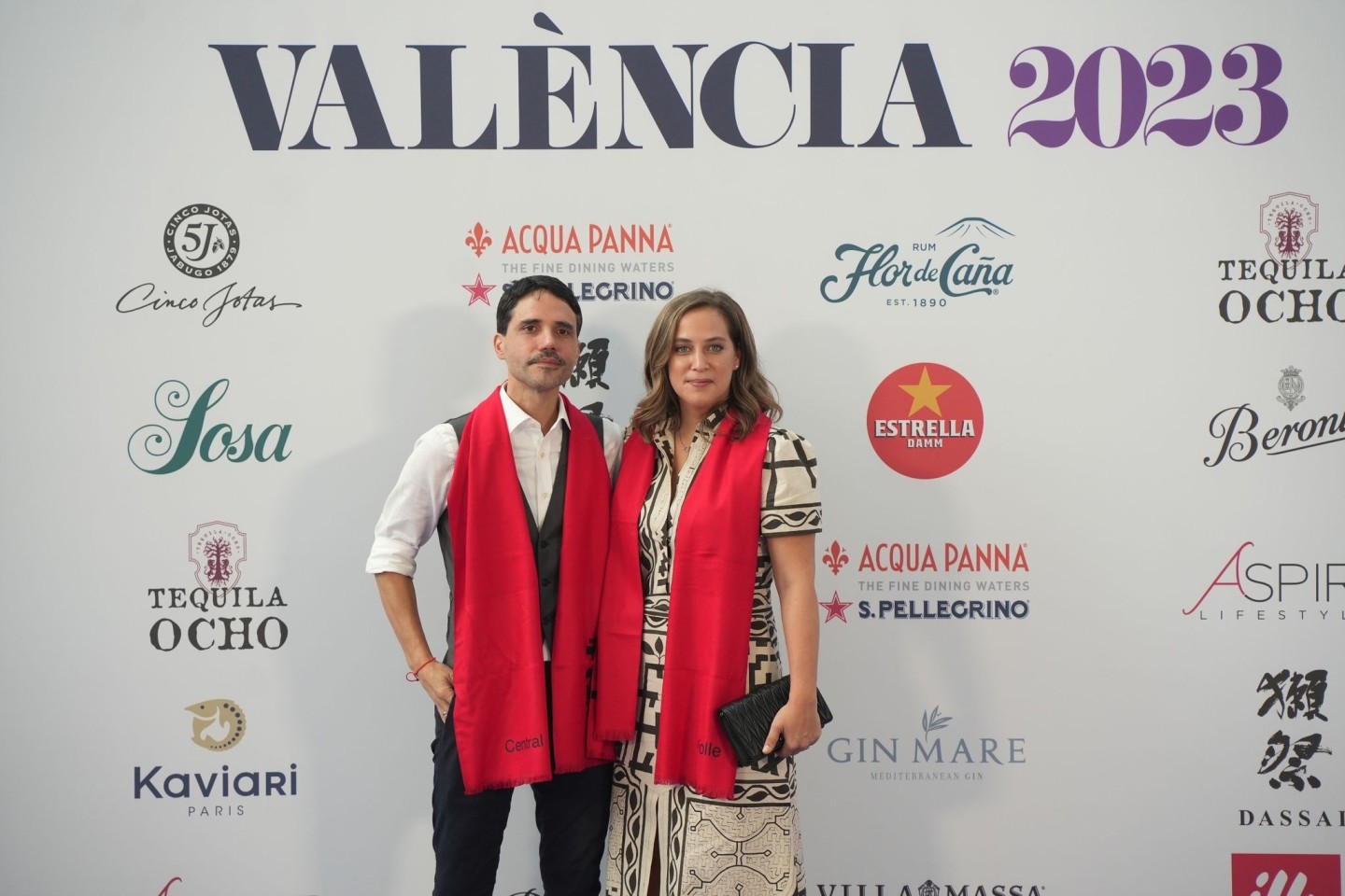 Virgilio Martinez und Pia Leon, Chefkoch - und köchin des Restaurants Central aus Lima, während der Preisverleihung im spanischen Valencia.