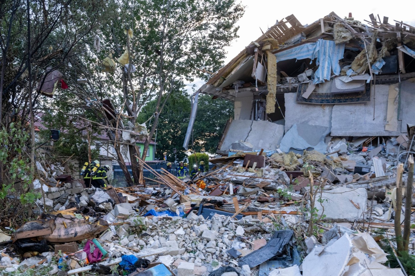 Nach der Explosion bietet sich ein Bild der Verwüstung. 