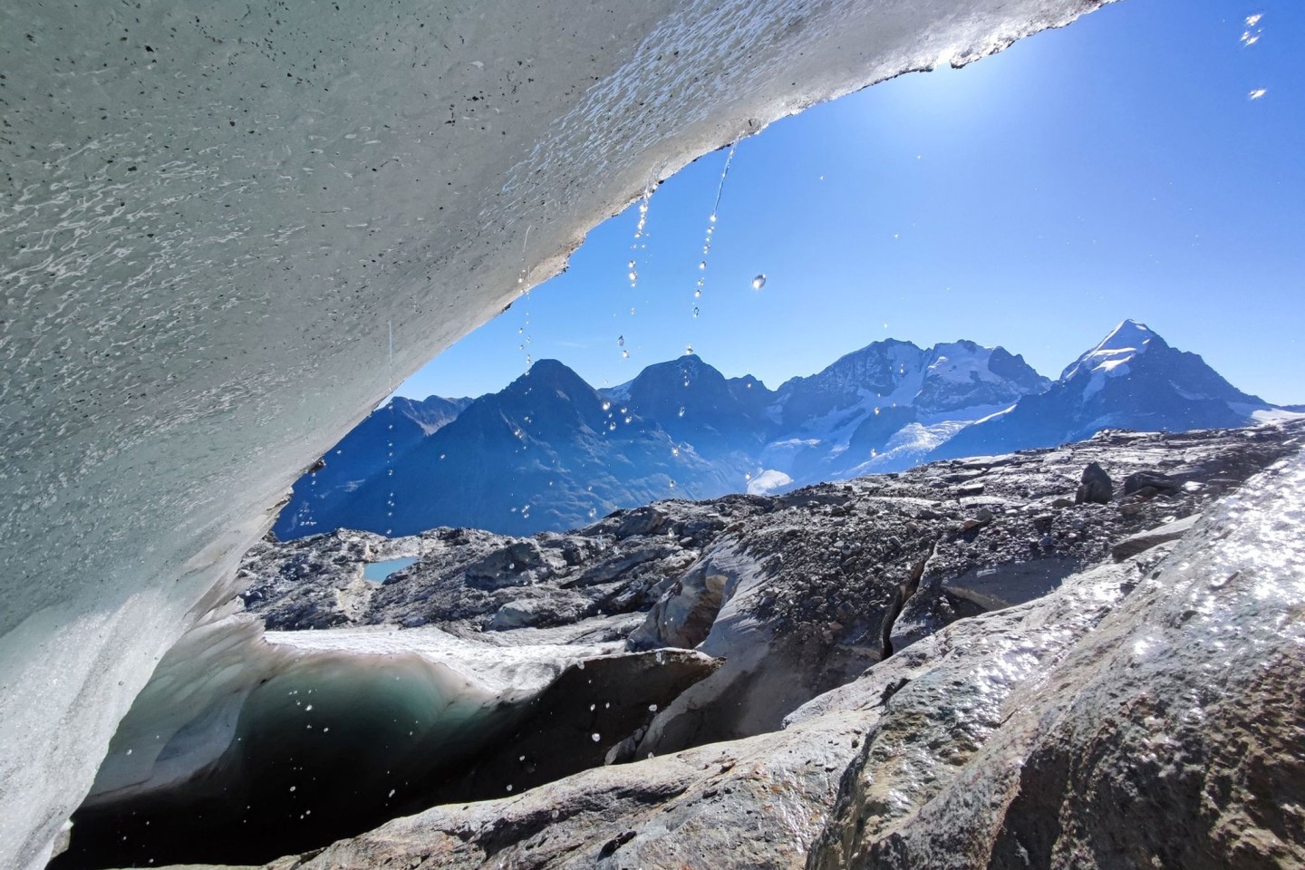 Selbst Mitte September schmilzt das Eis des Vadret dal Murtèl auf einer Höhe von 3100 Meter am Fuße des Piz Bernina rapide.