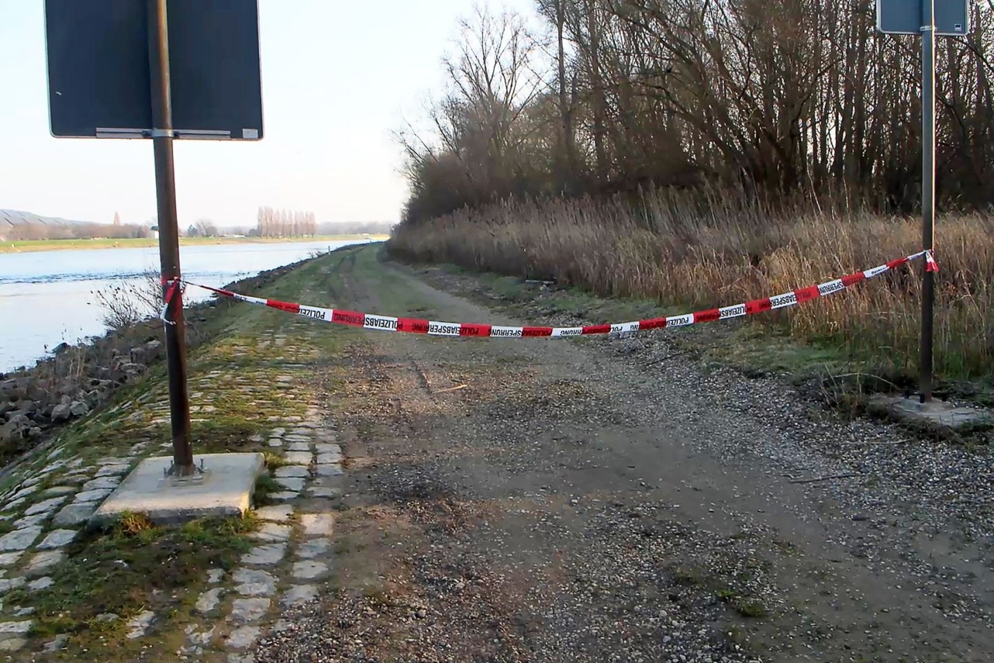 Anfang März wurde die Leiche der 27-jährigen Mutter des Babys am Rheinufer bei Hockenheim (Rhein-Neckar-Kreis) gefunden. (Archivbild)