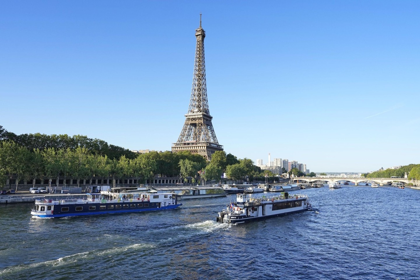 Der Eiffelturm ist das Wahrzeichen von Paris - aber keine Herberge.