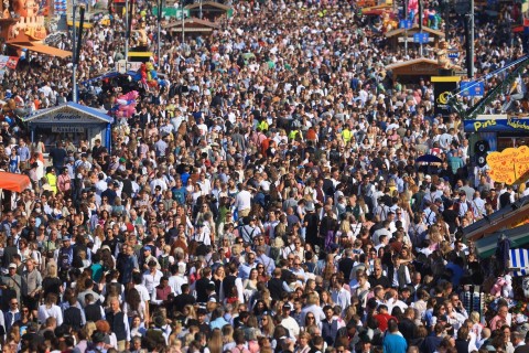 Zweiter Wiesntag startet mit Trachtenzug - Traumwetter